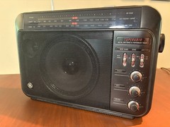 GE Model 7-2887 Super Radio III Long Range AM/FM w/Box – Black – WORKS