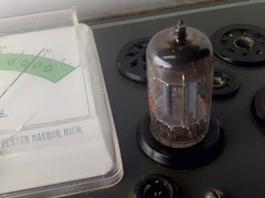 (ONE) VINTAGE BECKMAN 5965 GREY PLATES STEREO TUBE ((TESTED STRONG!))