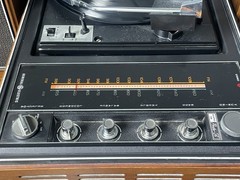 Vintage GE General Electric Stereo Console Turntable AM/FM Radio With Speakers