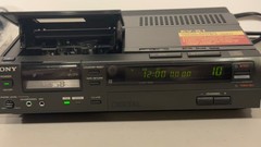 Sony 8 EV-S1 8mm digital w/remote -Powers up, doesn’t play on screen, see video