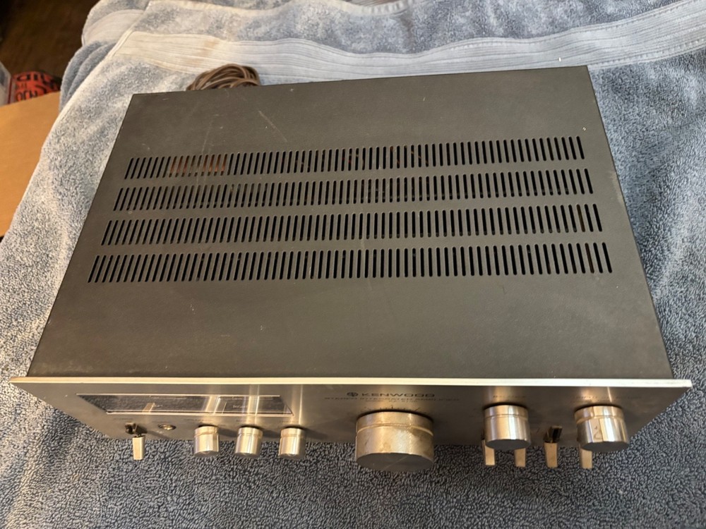 Vintage Kenwood KA-5700 Stereo Amplifier – Read! DOES NOT WORK