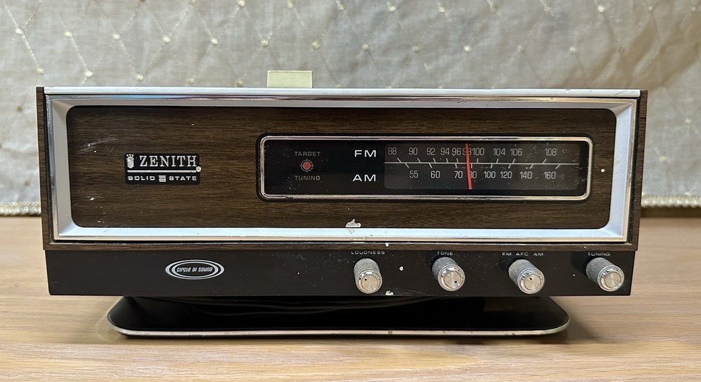 Vintage Zenith Solid State Circle of Sound AM/FM Radio Model J421W Works!