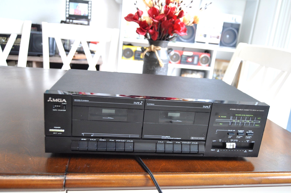 Vintage Mitsubishi MGA M-T2200 Stereo Cassete Deck