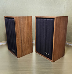 Realistic for Radio Shack Speakers Minimus-4 Woodgrain Set Of 2