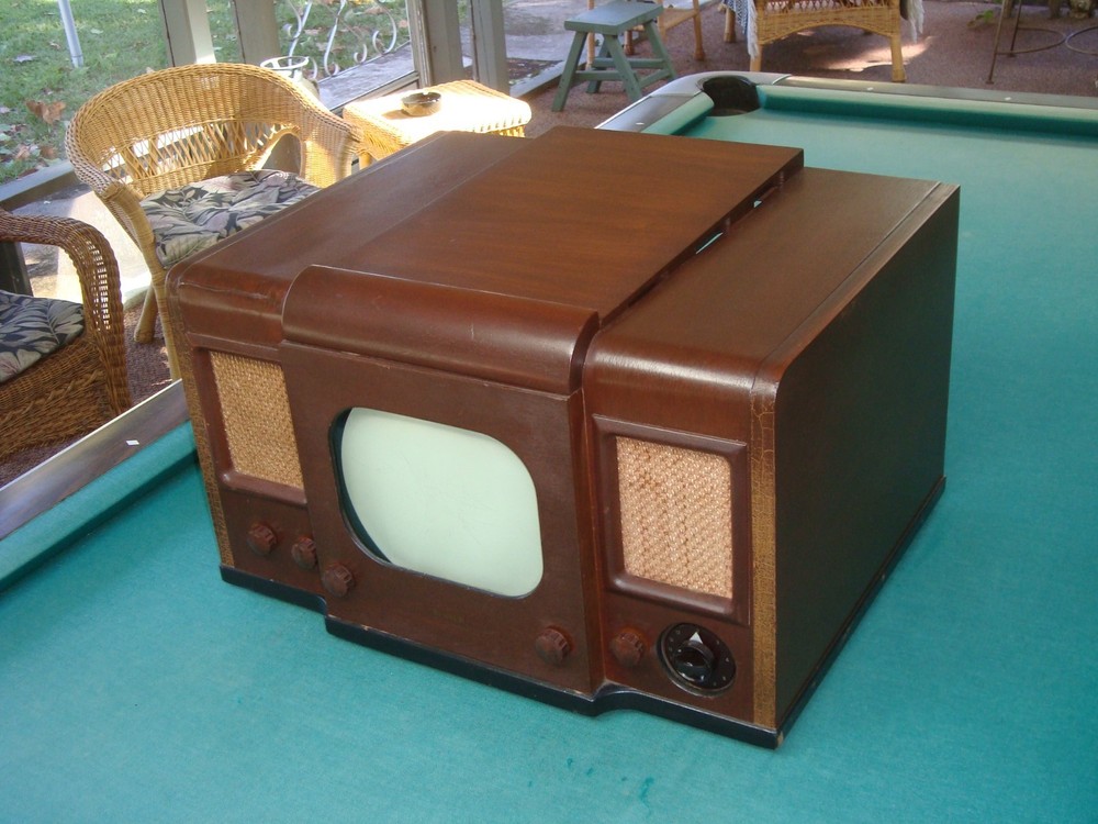 Vintage 1940s DeWald BT-100, 10″ Table Top TV, RCA 630 Clone