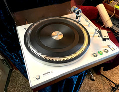 Great Condition Vintage Philips 212 Electronic Turntable -Cleaned and Serviced