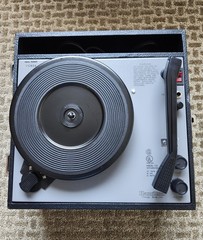 Hamilton Model 915 Vintage Record Player — 4-Speed Portable (16/33/45/78)