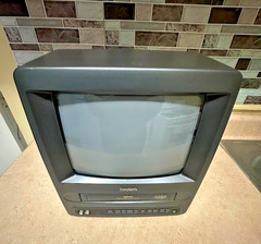 Symphonic 13” WF0213C CRT 240p VHS VCR/TV Combo Testing Working (No-Remote )