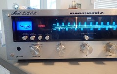 Vintage Marantz Model 2220B Stereo Receiver with Owner’s Manual in Exc Condition