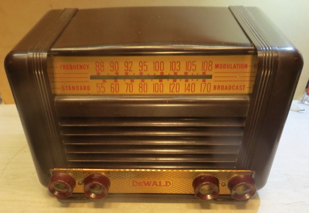 Antique DeWald AM/FM Tube Receiver Model C-800 – Early 1950s – For Parts/Repair