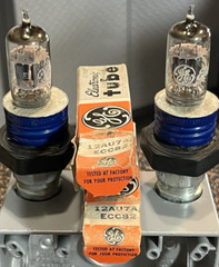(1 PAIR) 12AU7A/ECC82 GE USA, TOP O, GREY. TESTED STRONG. EXCELLENT TUBES.