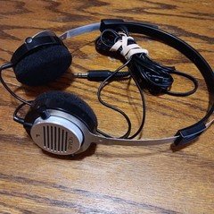 Realistic NOVA 45 headphones, 33-1001, Stranger Things, ear foam Damage