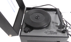 VINTAGE RECORD PLAYER HAMILTON ELECTRONICS CORP. Original in nice condition.