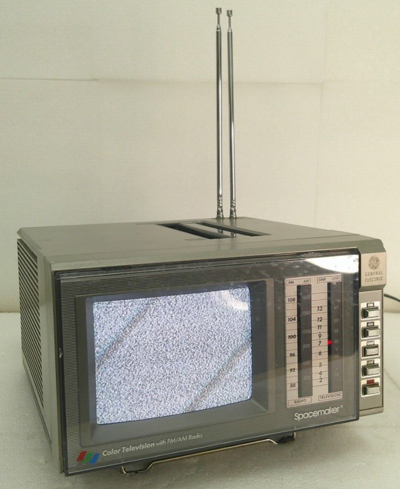 General Electric SpaceMaker Color Television FM/AM Radio 7-7650A