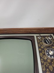 Vintage 1960s RCA MINIATURE CABINET TV TELEVISION 100L 9″-Console Rare Powers On