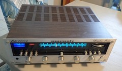 Vintage Marantz Model 2220B Stereo Receiver with Owner’s Manual in Exc Condition