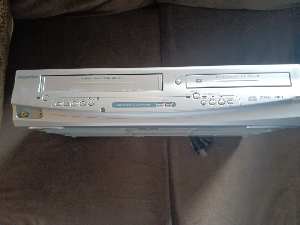 Sylvania DVC840F DVD/VCR Combo VCR/DVD Player Plays VHS & DVD 4 Head