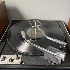 Vintage GE General Electric Stereo Console Turntable AM/FM Radio With Speakers
