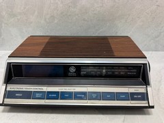 Vintage GE General Electric 7-4662B AM/FM Clock Radio Touch Control Woodgrain