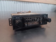 Vintage Audiovox AV-686 AM/FM Radio. Untested. all buttons move well