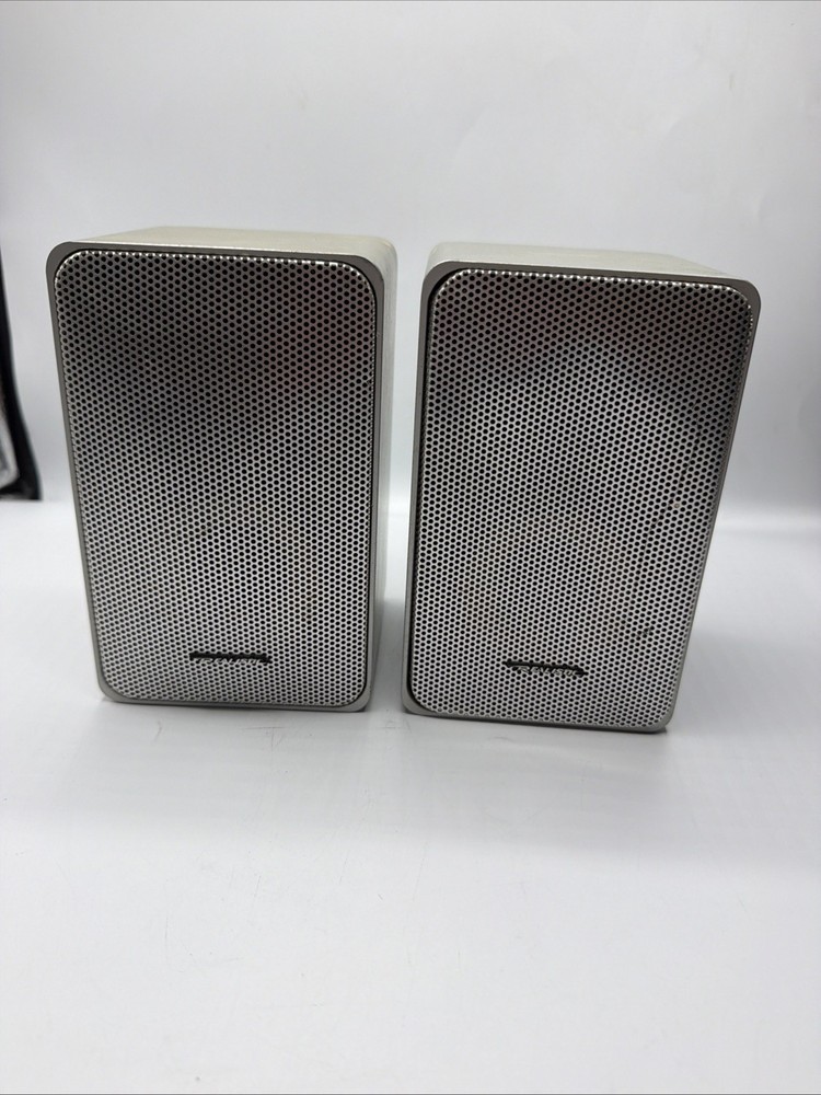 Realistic Metal Minimus-7 Book Shelf Speaker Pair Silver 8 Ohms 40W Radio shack