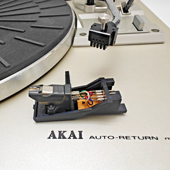 Vintage AKAI Belt Drive Turntable AP-B20 w/Auto Return