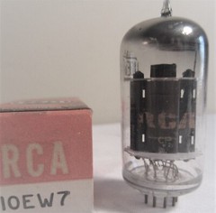 10EW7 TUBE RCA NIB TESTED & BOXED VINTAGE COMMERCIAL SURPLUS