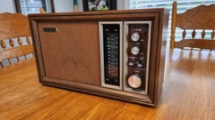 Vintage SONY TFM 9450W 11 Transistors 2 Band Radio Powers On – READ DESCRIPTION