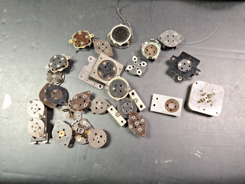 Vintage 4-pin Vacuum Tube Sockets Assorted 01A