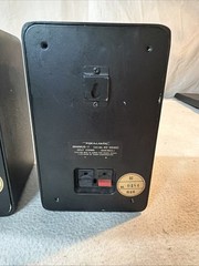 Vintage Realistic Minimus-7 Bookshelf Speakers Pair Cat. No. 40-2030C 40-2030B