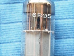 Used MULLARD BLACKBURN 6BQ5 EL84 Vacuum Tube kM1 – Small Chip On Glass Gm Tested