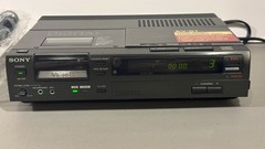 Sony 8 EV-S1 8mm digital w/remote -Powers up, doesn’t play on screen, see video