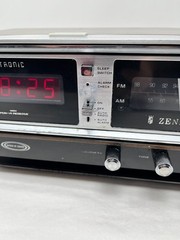 Vtg Zenith Model H472W Solid State Retro Circle of Sound AM FM Alarm Clock Radio