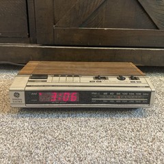 Vintage GE 7-4634B AM/FM Digital Alarm Clock Radio Woodgrain Tested