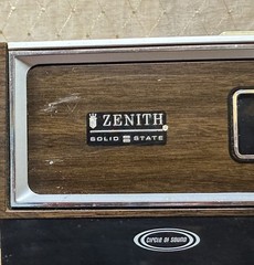 Vintage Zenith Solid State Circle of Sound AM/FM Radio Model J421W Works!