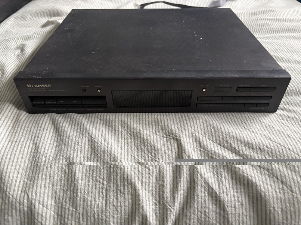 Vintage Pioneer FM/AM Digital Synthesizer Tuner F-Z93 Stereo System Electronics