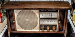 Westinghouse AM/FM Table Radio H779N7 Contemporary Walnut Wood Cabinet