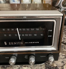Zenith Model R472 Vintage Solid State Circle of Sound AM FM Alarm Clock Radio