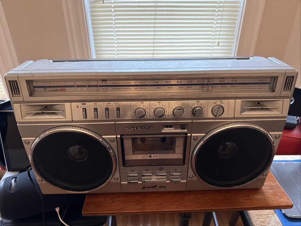 Radio Sharp GT 318 Radio Cassette Player Smoke-House Everything Works .🇯🇵