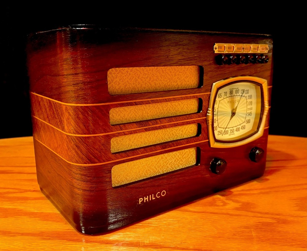 Old Wood Vintage Antique Restored Art Deco Radio Converted to a Bluetooth SPK!