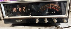 ZENITH F472W-3 Circle of Sound Flip Clock AM/FM Radio Woodgrain Radio PARTS READ