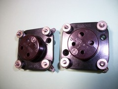 Pair of 4 pin UX-4 breadboard tube sockets from the late 1920s.