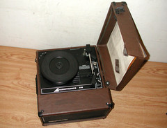 VINTAGE AUDIOTRONICS 336 PORTABLE 4-SPEED CLASSROOM RECORD PLAYER TURNTABLE