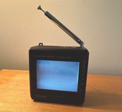 Casio TV-7500 Portable Color LCD TV Vintage Mini Television 4 Inch Works Analog
