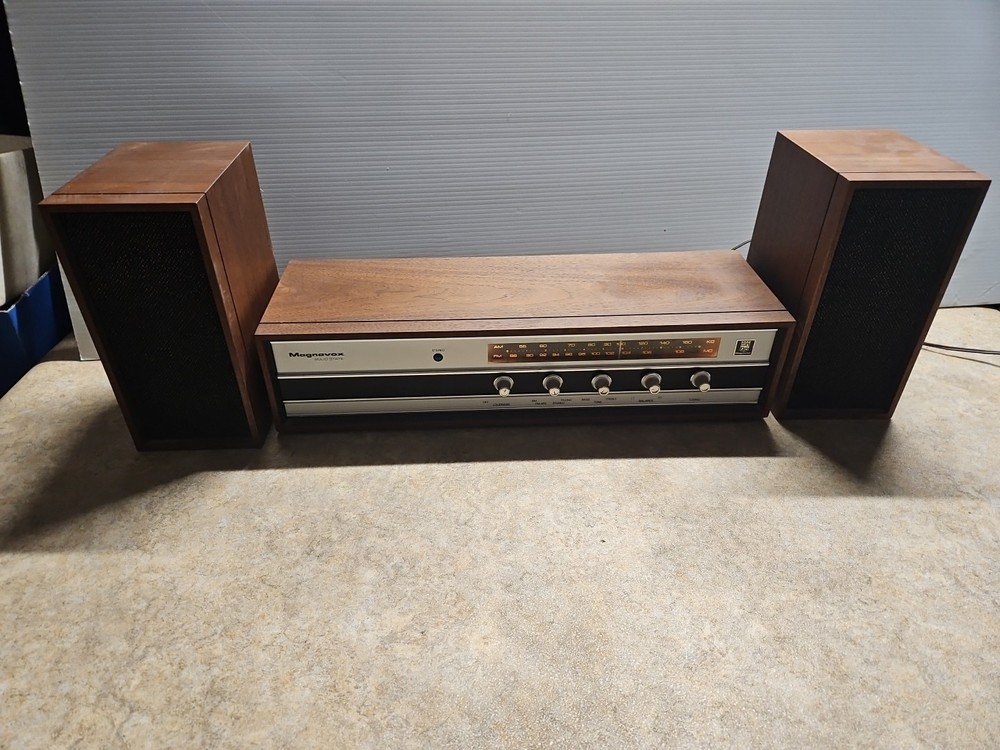 Vintage Magnavox 1R1710 Solid State AM/FM Stereo Receiver w/Orig Speakers, Clean