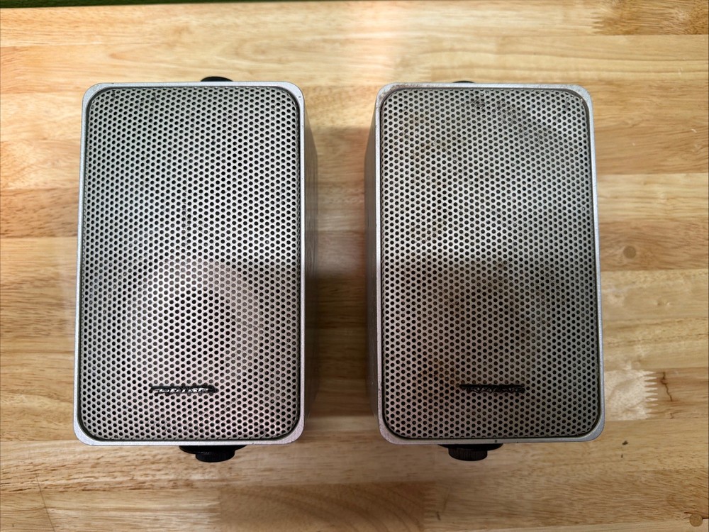 Vintage Realistic 40-2034A Minimus 7 Speakers Silver 40w 8 Ohm W/Wall Mounts