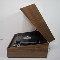 DUAL 1229 TURNTABLE In The Walnut Base Fresh From Being Professionally Serviced!