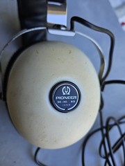 Pioneer SE-30 vintage Headphones White/ Black Pre-Owned w/ box Tested & Works