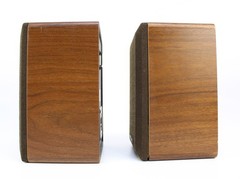 Realistic Minimus 7 W, Walnut Compact Bookshelf Speakers Cat. No. 40-2039B