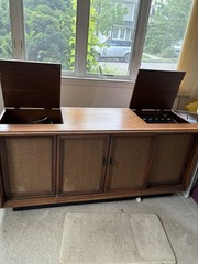 Sylvania Color TV Console Cabinet Entertainment Center w/ Controls CF 56 2W